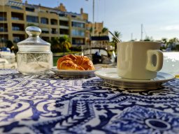 Desayuno en la terraza